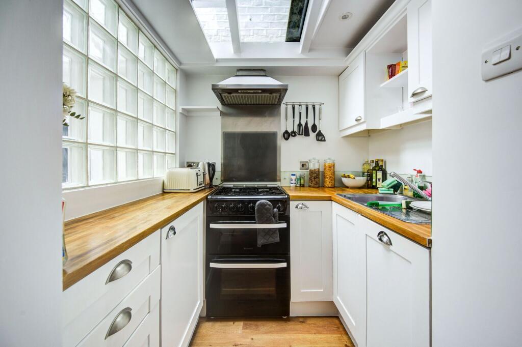 2 bedroom maisonette for rent
