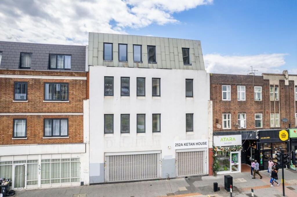 Main image of property: 252A High Street, Croydon, CR0