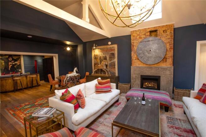 Bar / Drawing Room
