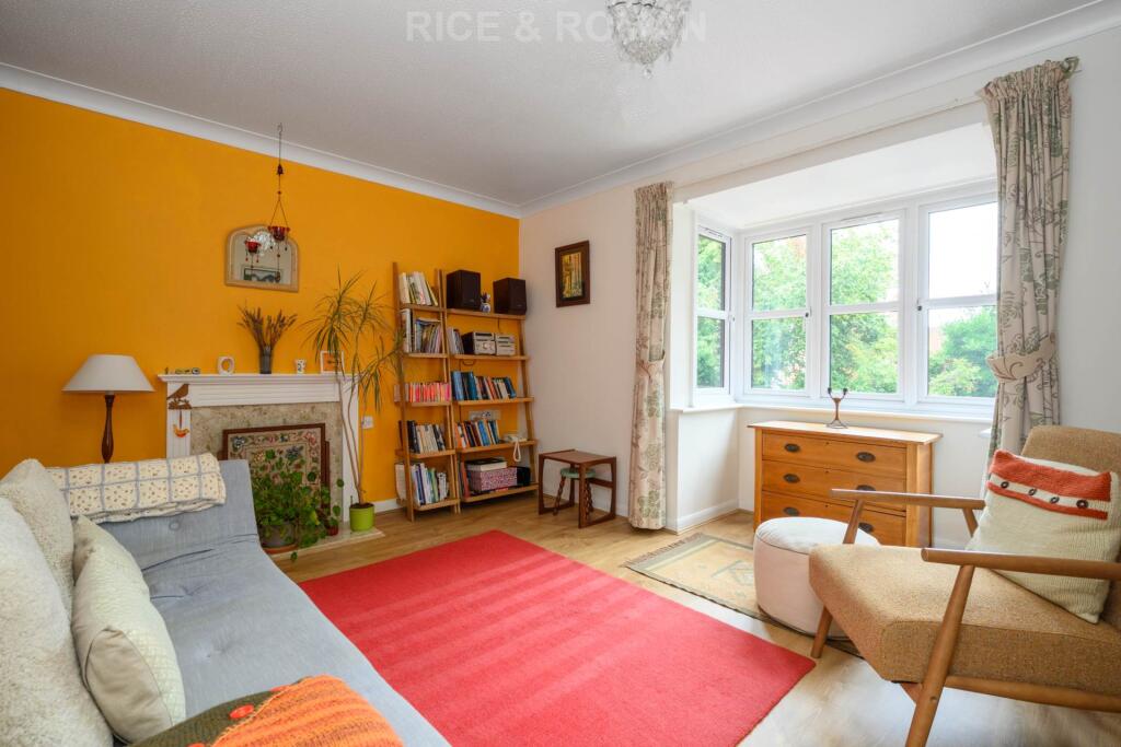 Apartment in Kingston upon Thames - View 3