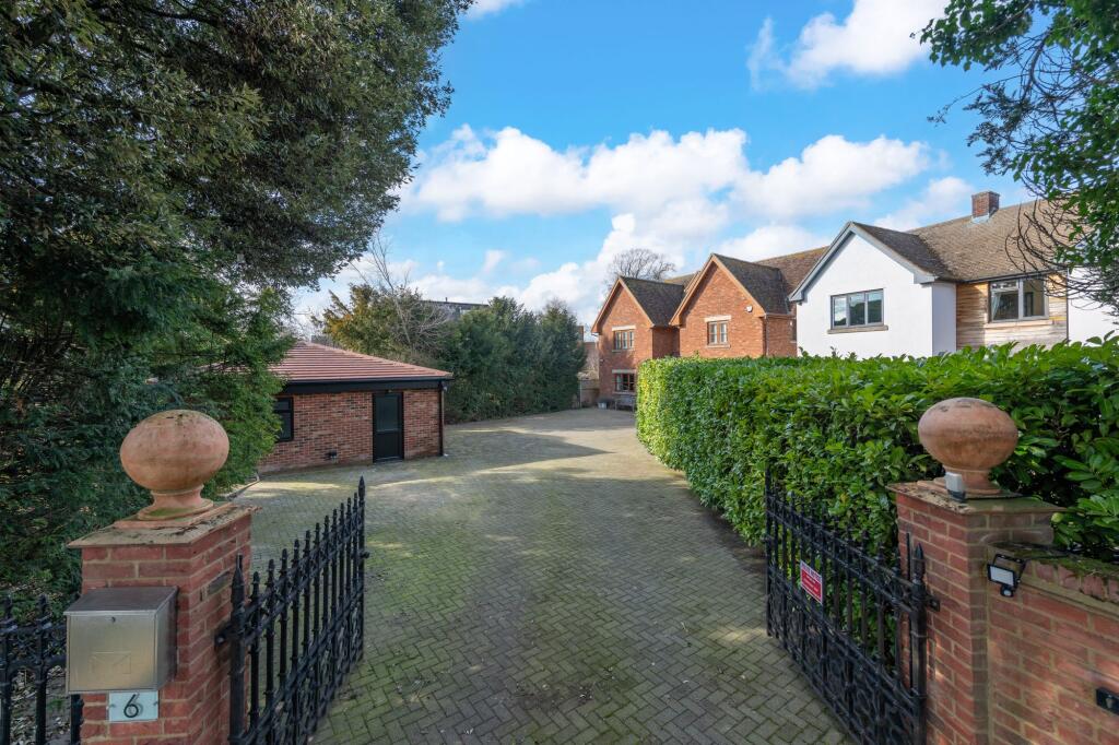 House in Royston - View 4