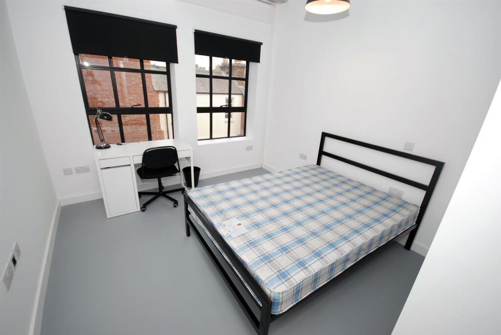 6 bedroom flat for rent