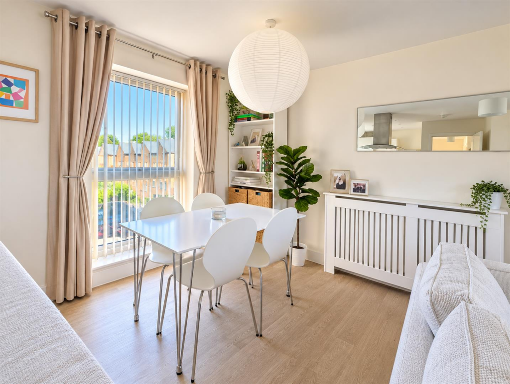 Apartment in Southampton, Harefield - More