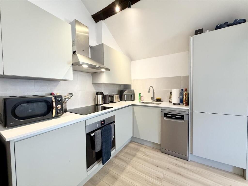 Apartment in Winchester, Northbrook, Bishop's Waltham - View 5