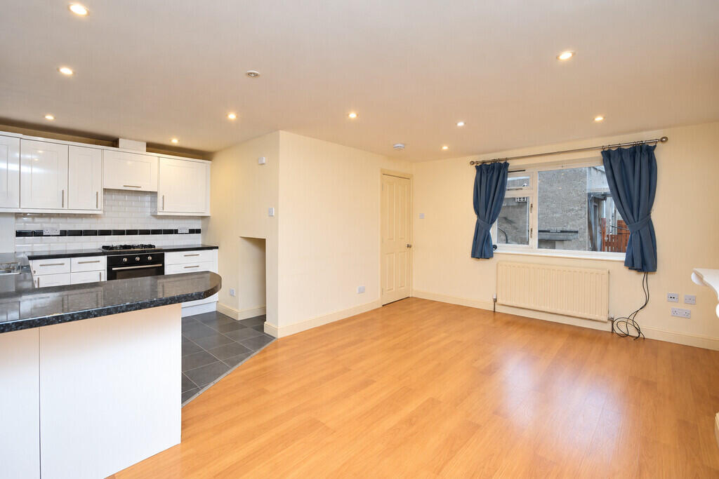 18 Kenmore Street, Aberfeldy photo 3