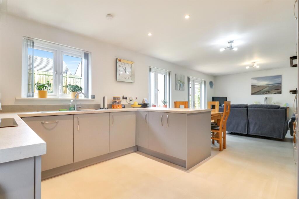 7, Tawny Close, South Molton, Devon, EX36 photo 3