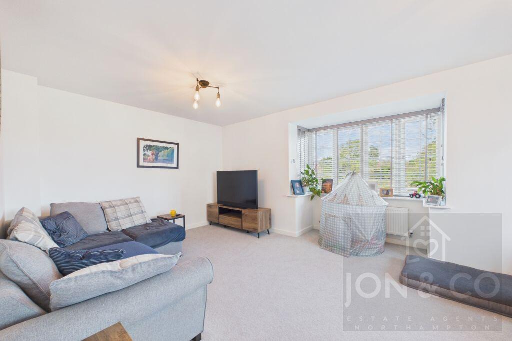 House in Northampton, Harlestone Park, West Northamptonshire - More