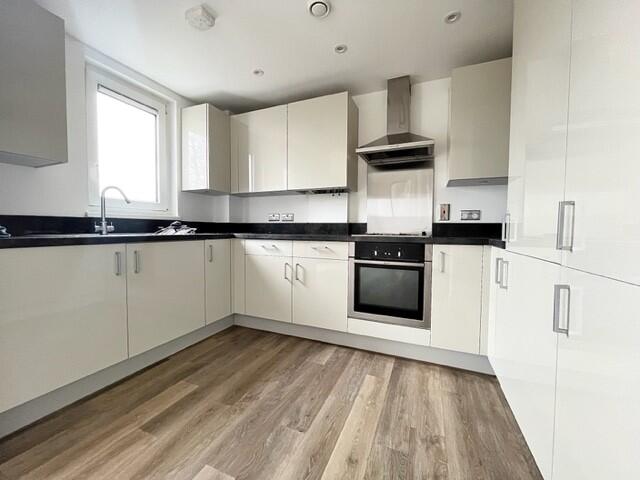 Apartment in Redhill - View 2