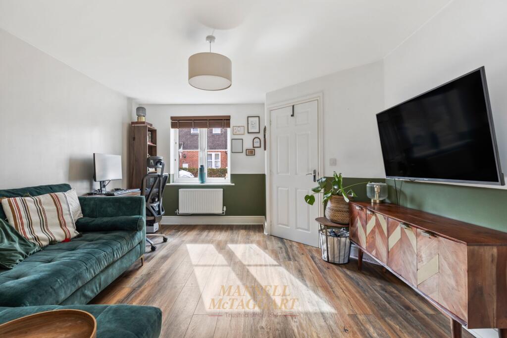 House in Reigate and Banstead, Greenfields, Horley - View 3