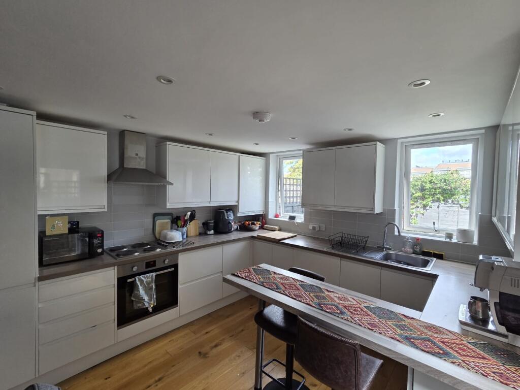 Apartment in Harrow - View 4