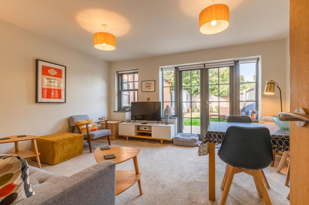 A Charming Coastal Property in Mundesley photo 3