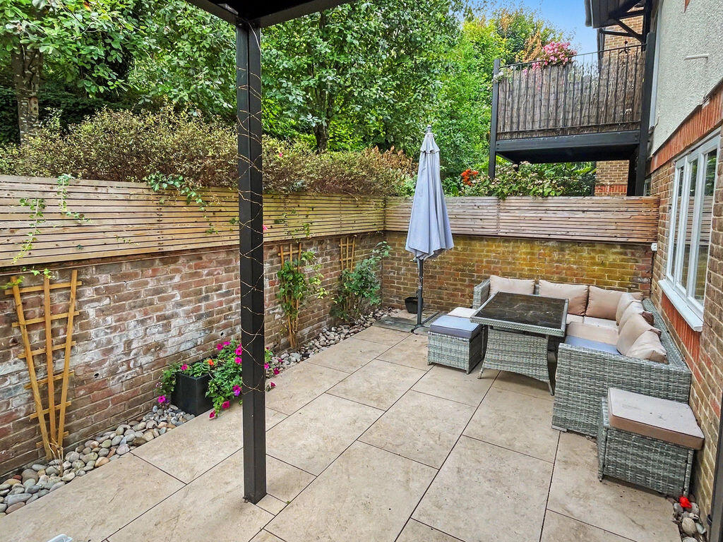 Holly Place - Loudwater - Private Garden - No Chain photo 2