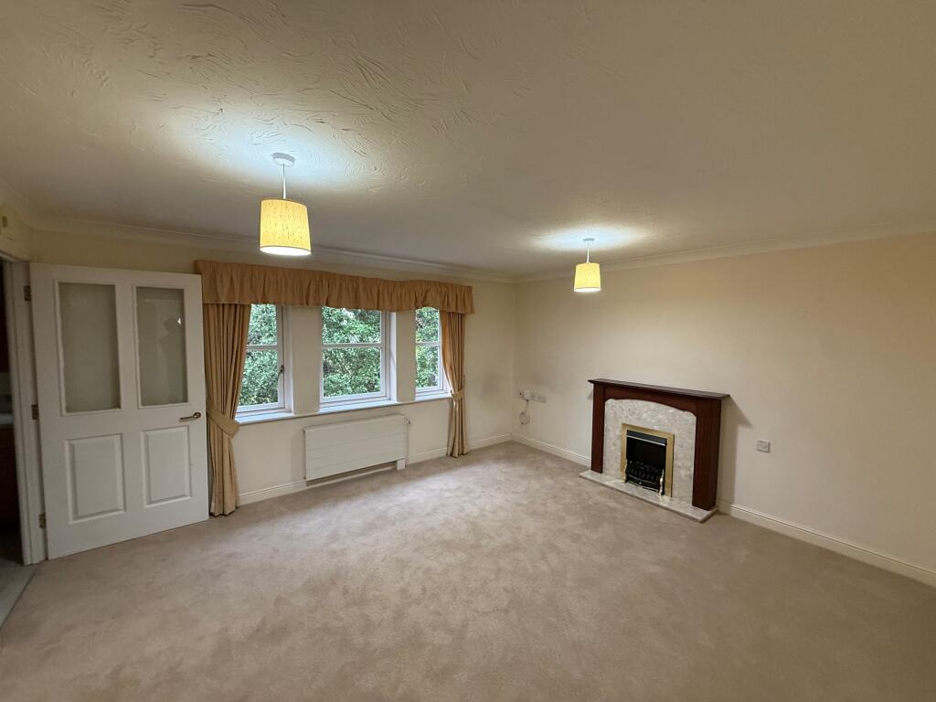 2-bed flat on 54 Brompton Court, St Stephens Road, Bournemouth, Dorset, BH2 6JS, £140,000