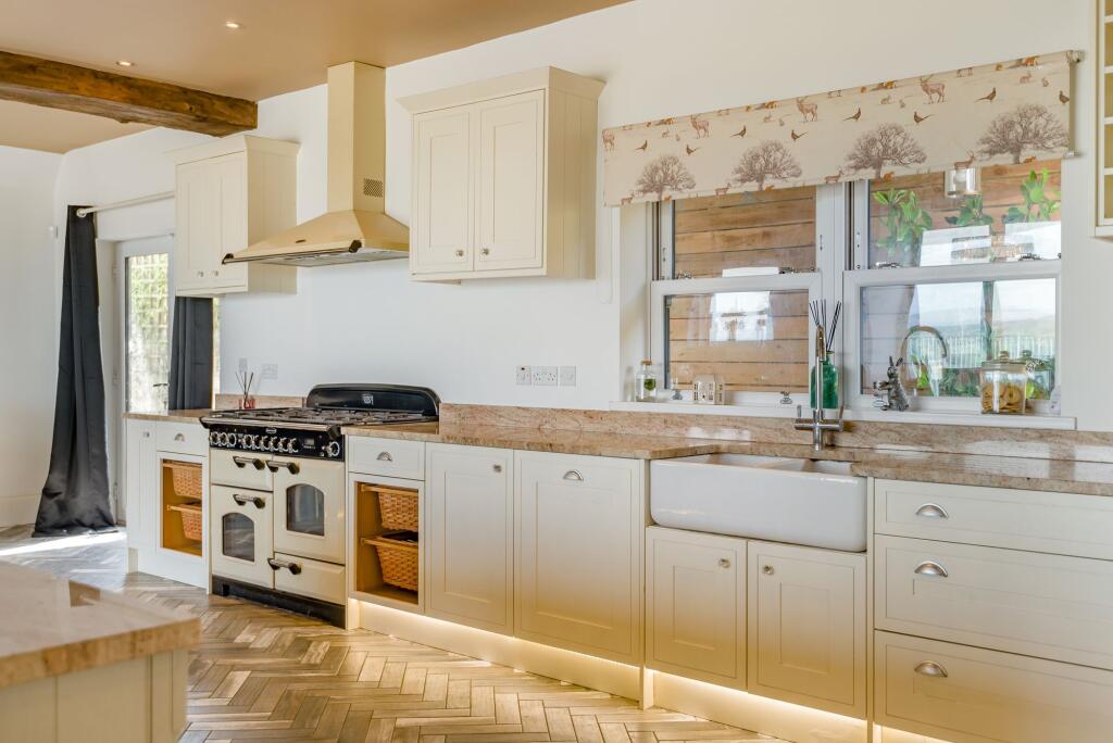 House in Newport - More