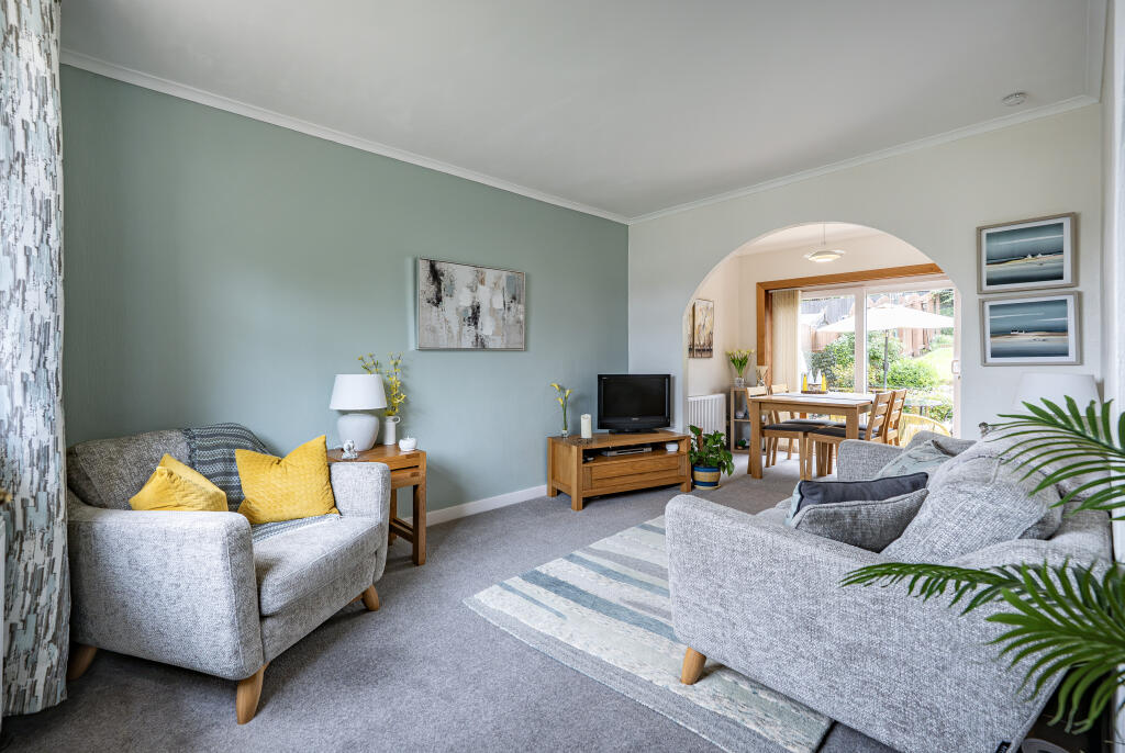 House in Cambuslang, Eastfield - More