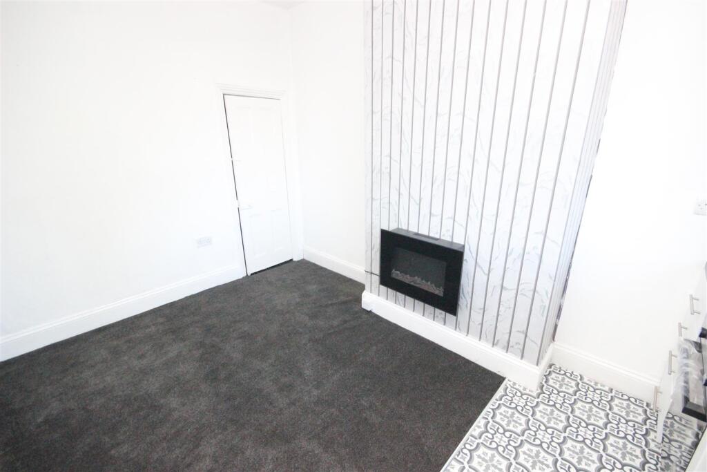 Apartment in Dudley, West Midlands - View 2