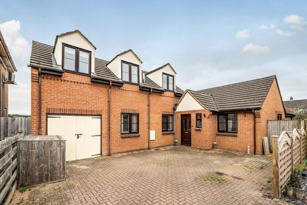 Main image of property: Edgeworth Drive, Carterton, Oxfordshire, OX18