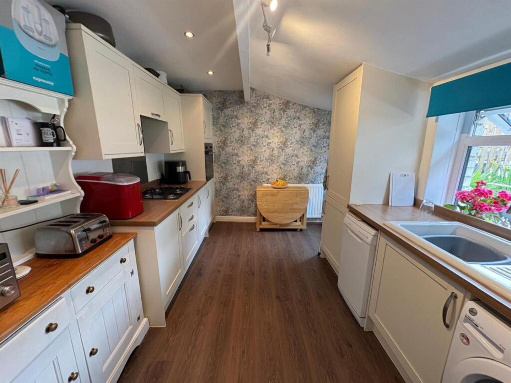 House in Bradford, West Yorkshire - View 4
