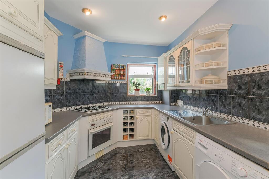 Whitney Road, Leyton, E10 photo 3