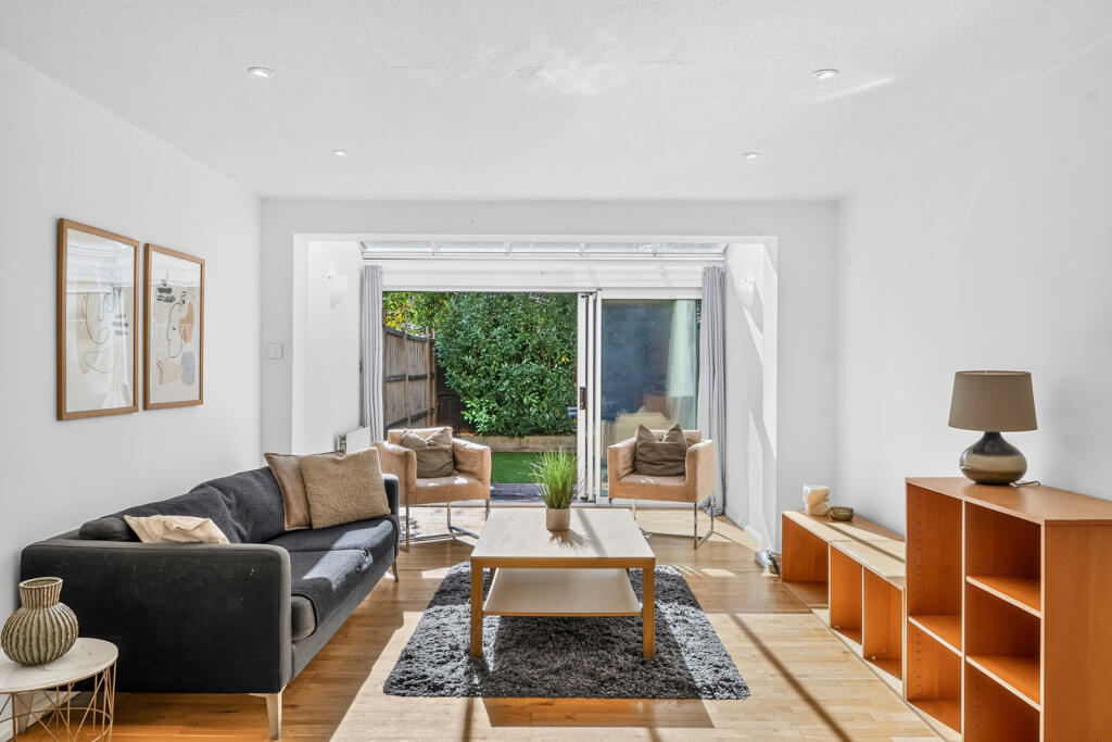 House in London - View 2