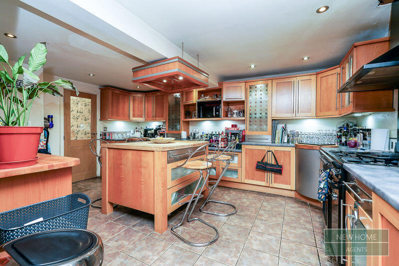 House in Gedling, Nottinghamshire - View 5