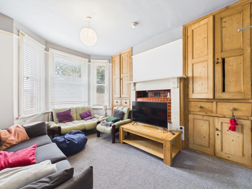 House in Gloucester, Linden - View 5