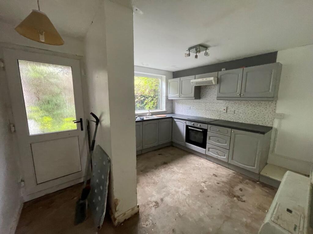 2 Cynwal Terrace, Upper Cwmtwrch, Swansea, Powys, SA9 2UP photo 4