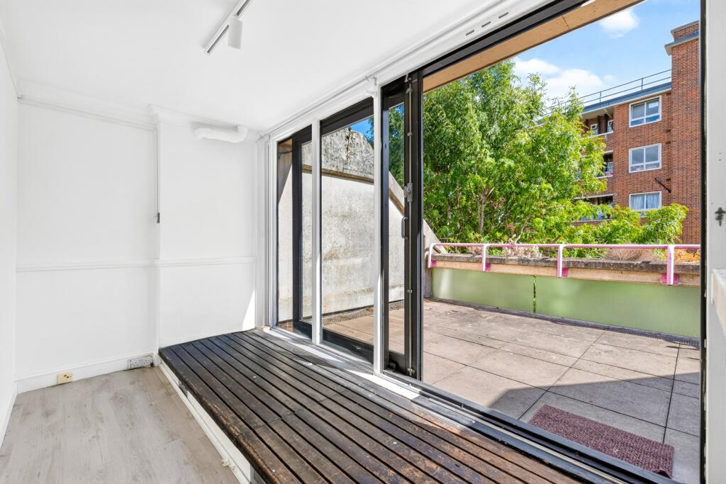 Apartment in London - View 5