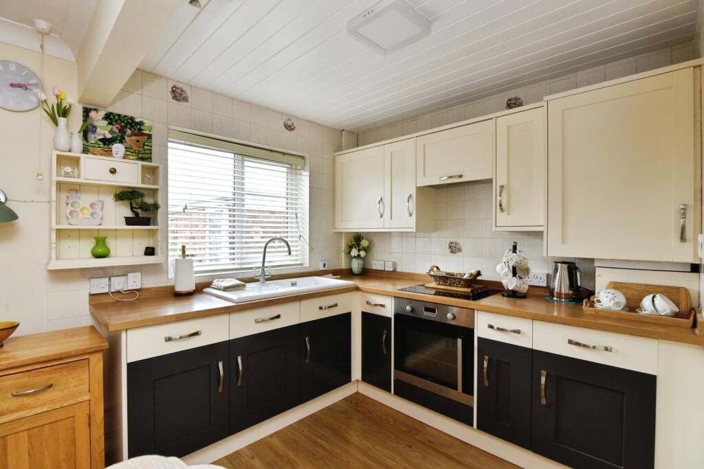 House in Newcastle-under-Lyme, Westbury Park - More