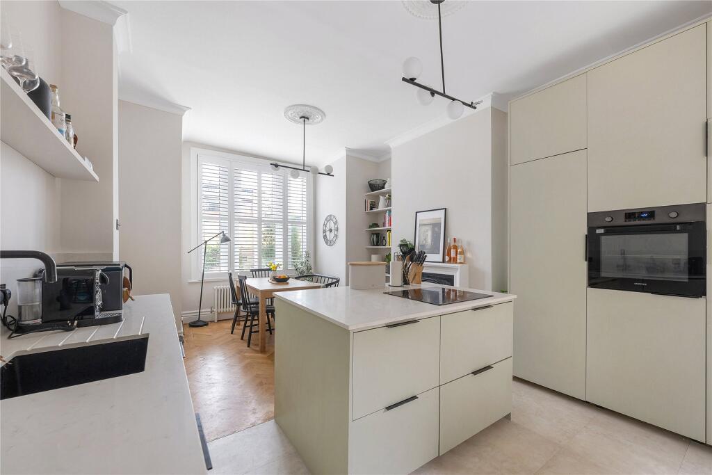 House in London, Herne Hill - More