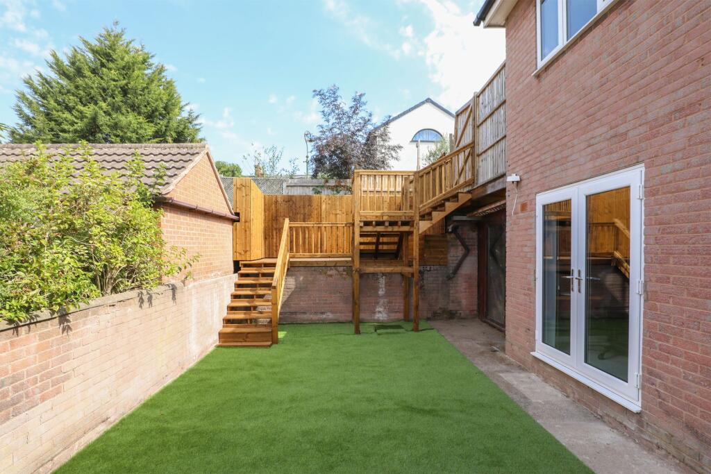 House in Chesterfield, Brimington Common, Brimington - View 4
