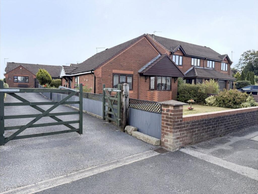 Main image of property: 534 Turnhurst Road, Packmoor, Stoke-on-Trent, Staffordshire, ST7 4QB