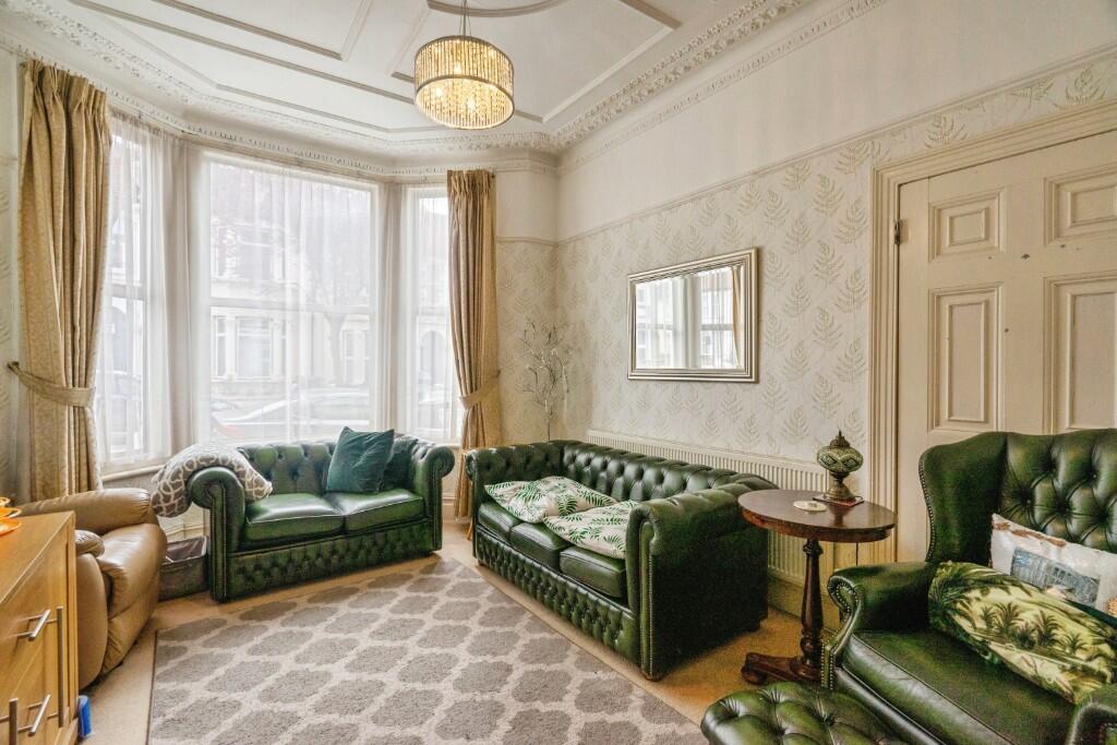 House in London, Walthamstow Village, Leyton - More