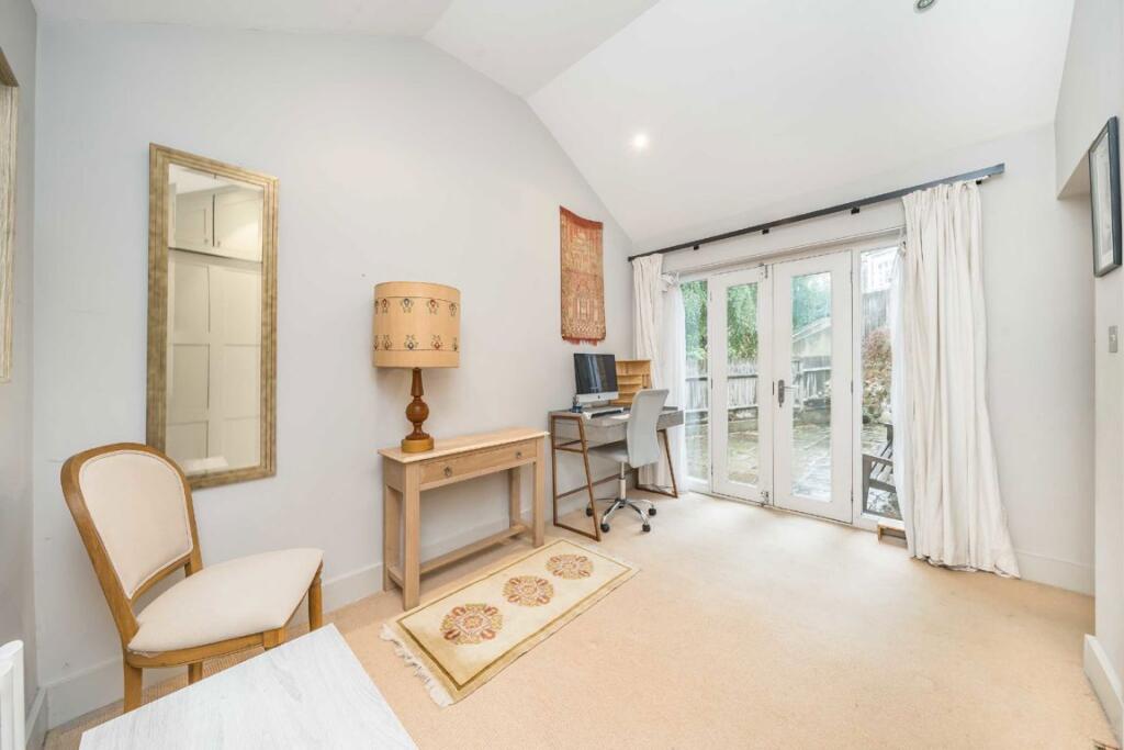 Apartment in London, East Twickenham, St Margarets - View 5