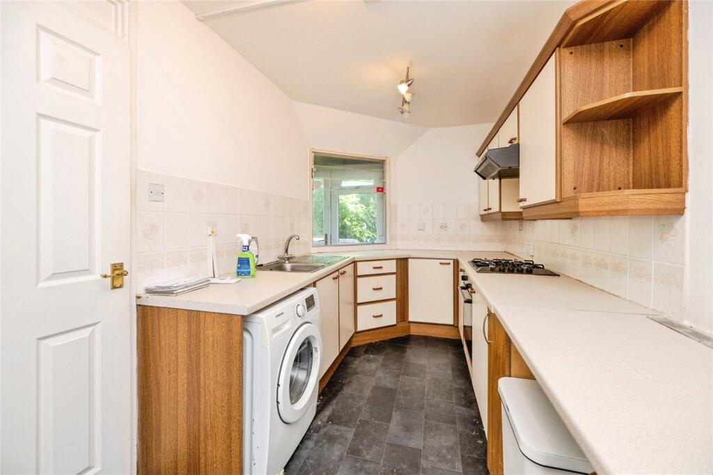 High Trees Close, Redditch, Worcestershire, B98 photo 5