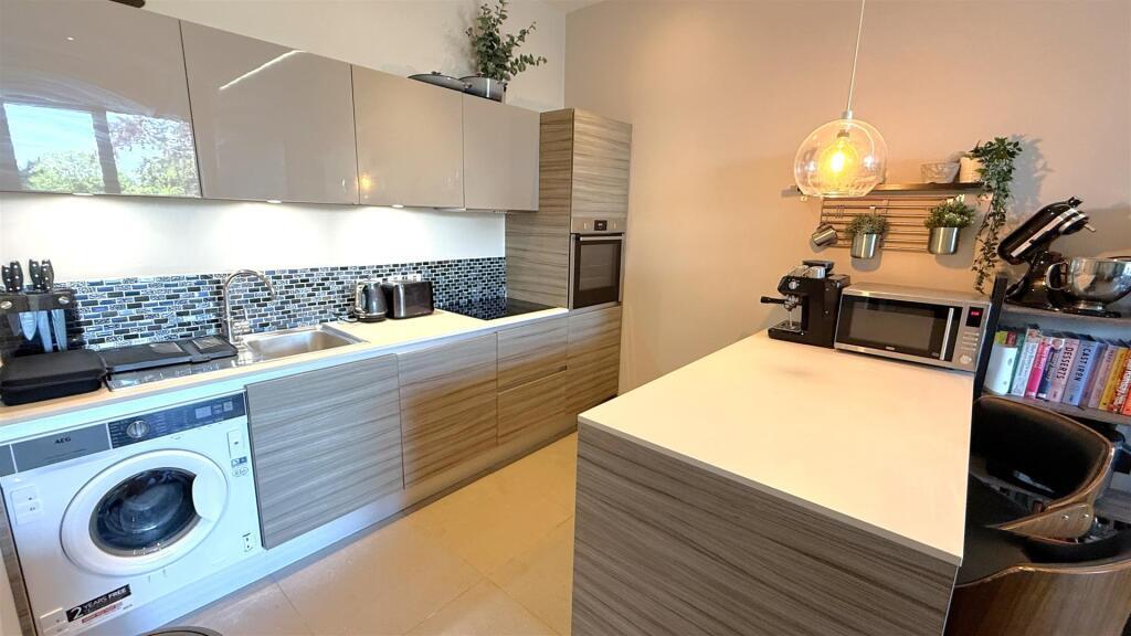 Apartment in Birmingham, Bournville - View 3