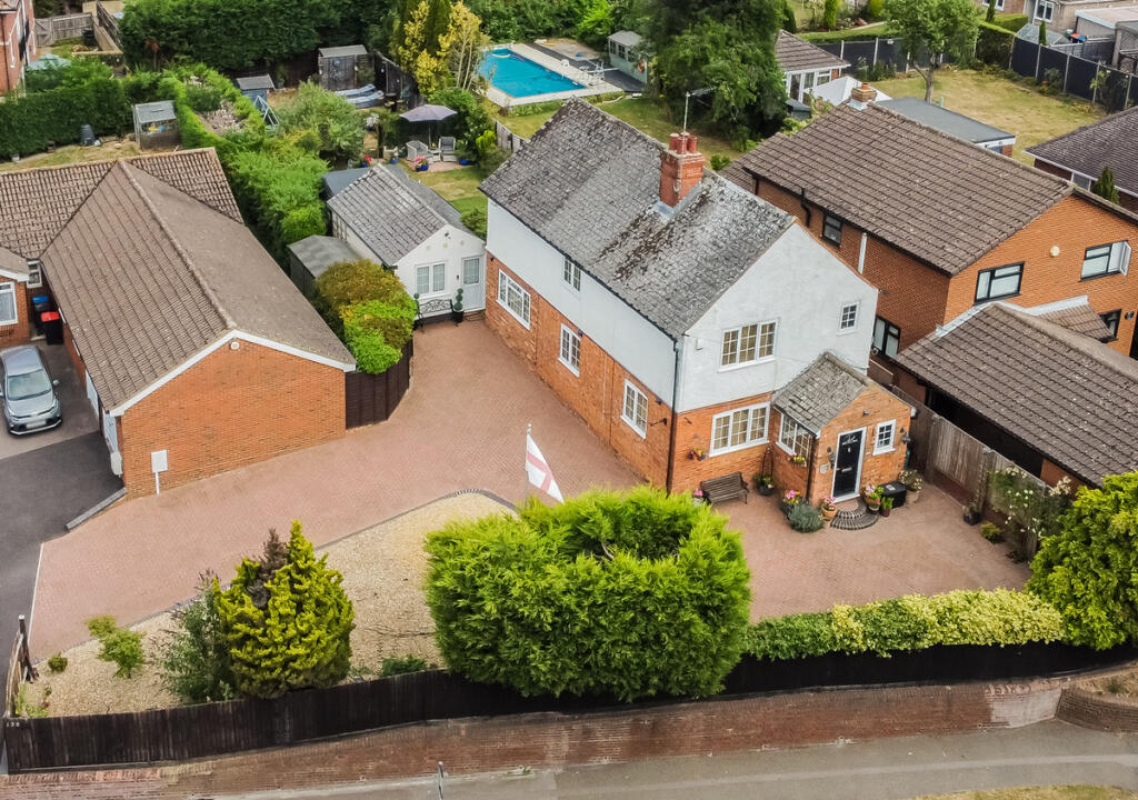 Main image of property: Buckingham Road, Bletchley, Milton Keynes, MK3