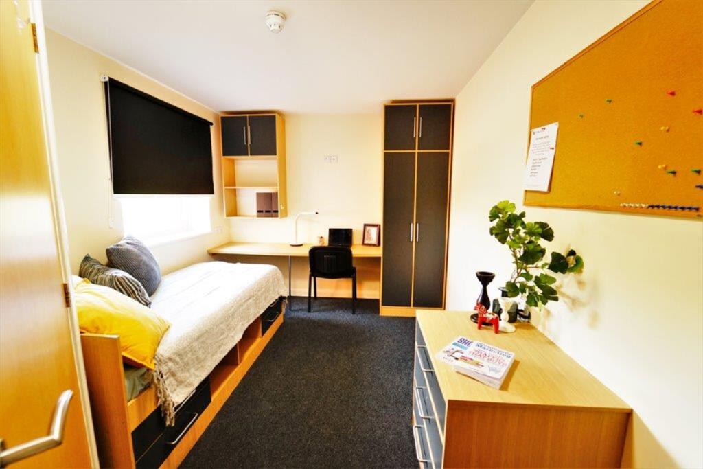Apartment in Broxtowe, Beeston - View 4