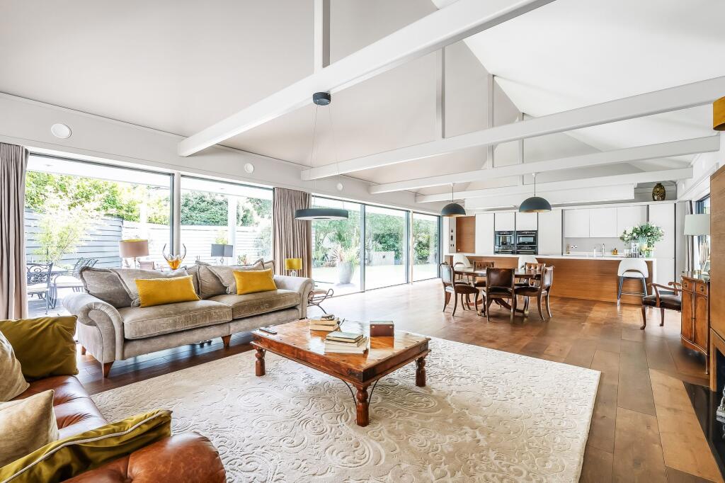 House in Tonbridge - More