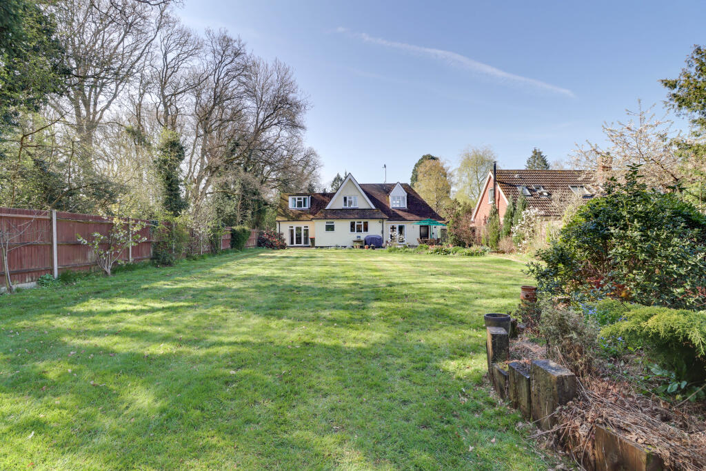 House in Studham, Central Bedfordshire - View 5