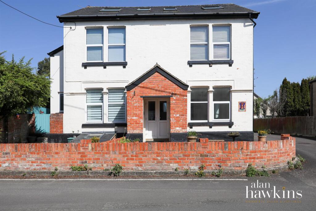 Main image of property: 70 Pavenhill, Purton, Swindon