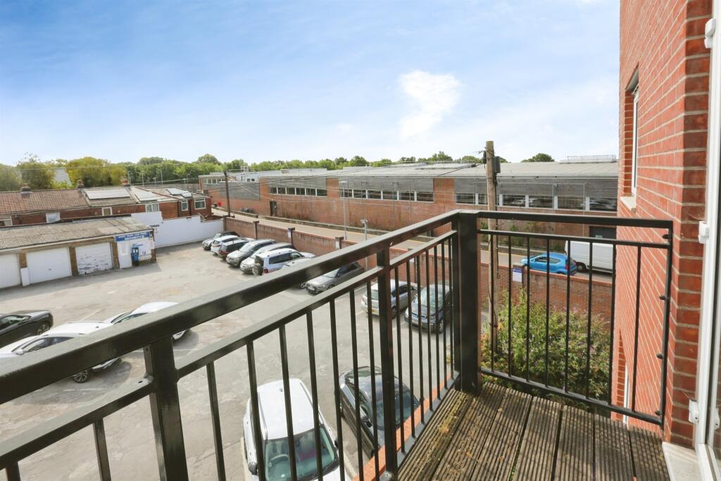Apartment in Portsmouth - View 2