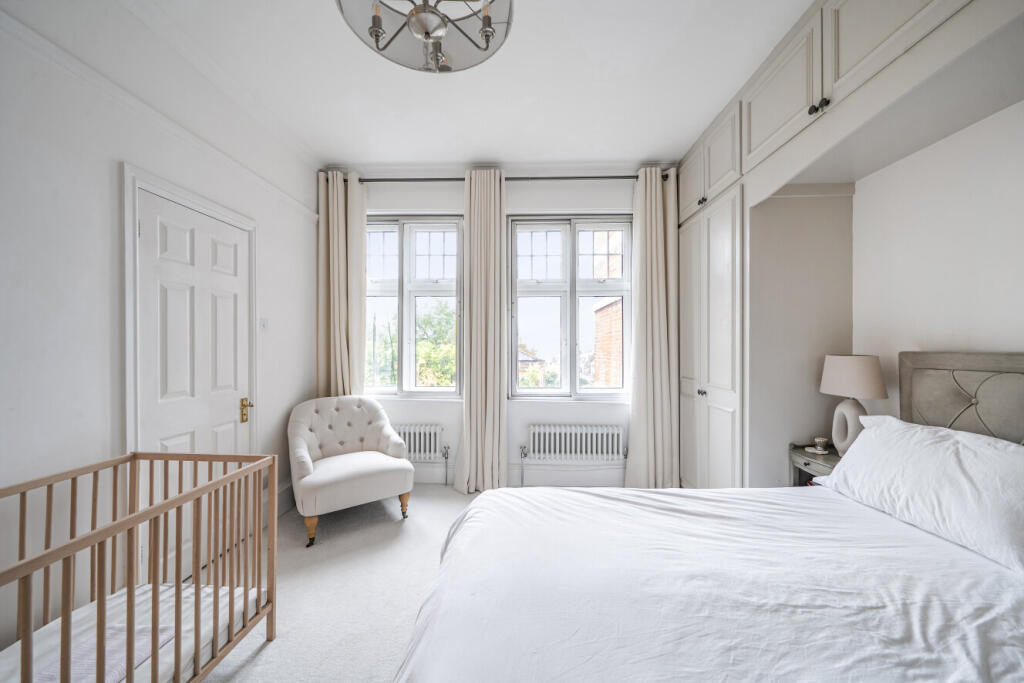 Finchley Road, Hampstead, London, NW3 photo 4