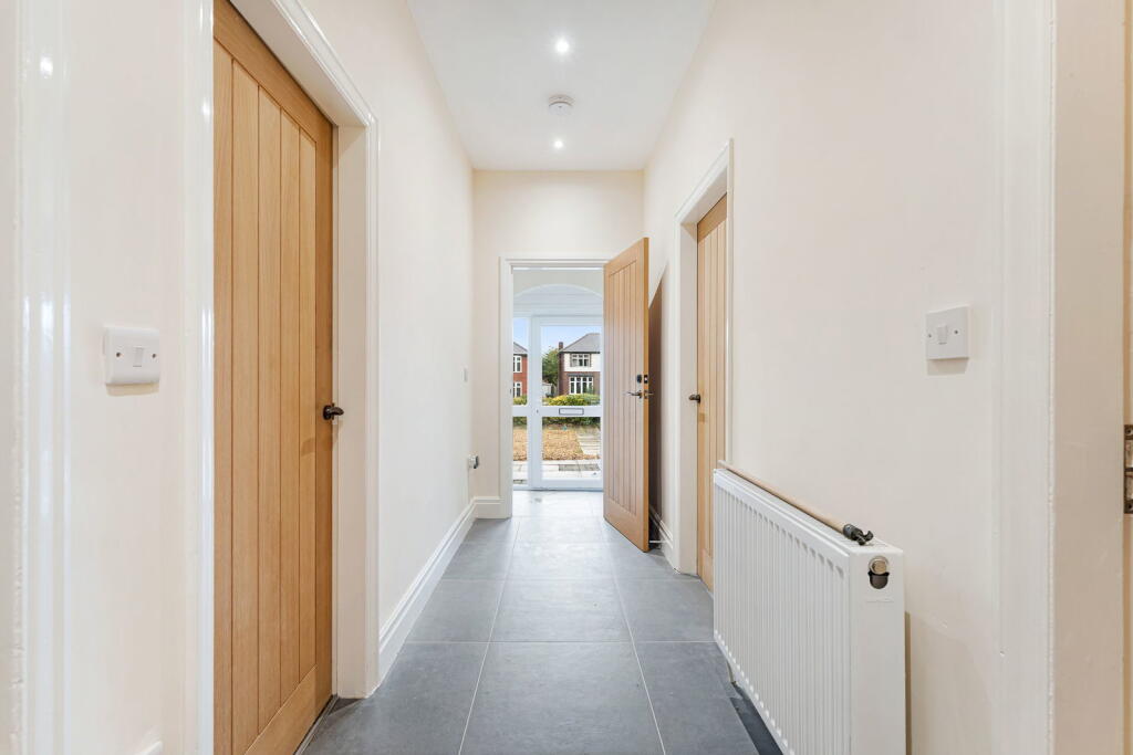 House in Runcorn, Halton Brook, The Brow - View 4