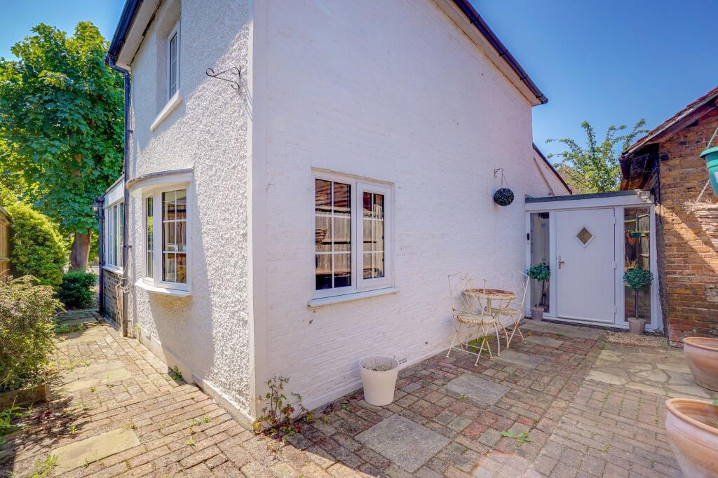 Main image of property: High Street, Farningham, DA4