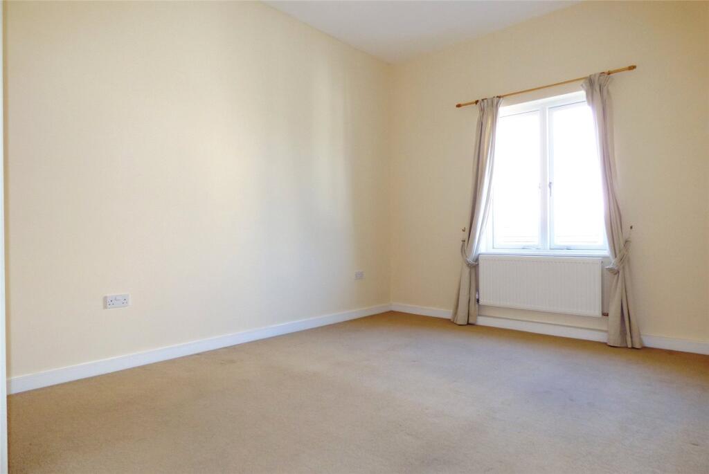 Apartment in Tunbridge Wells, Kent - More