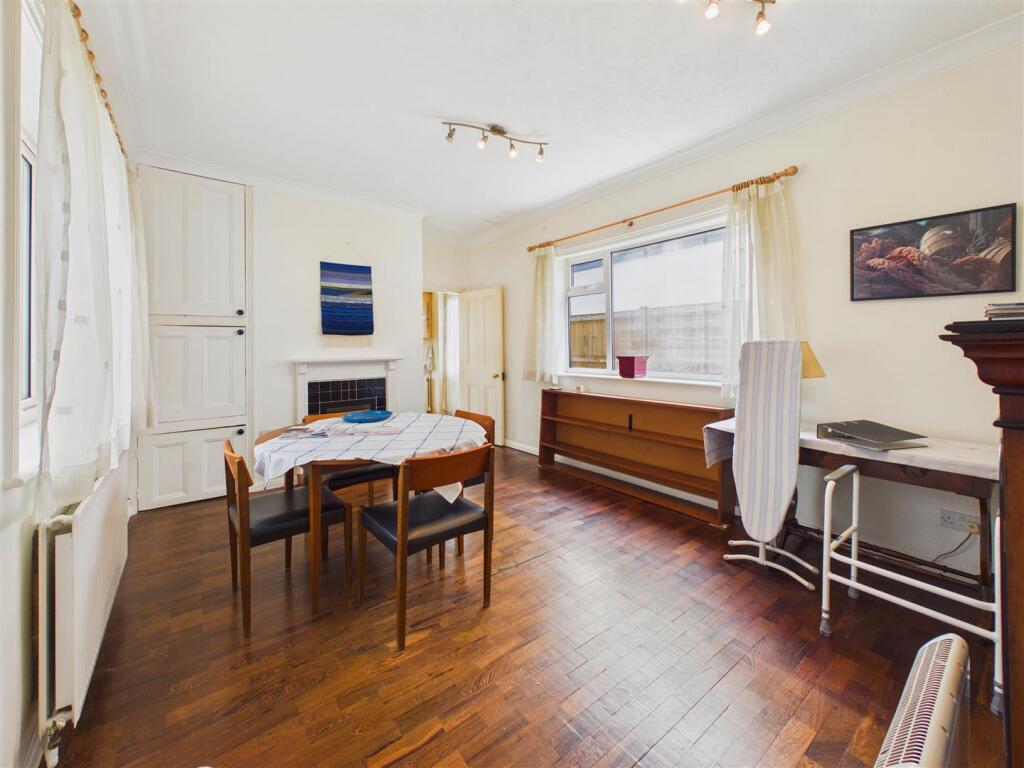 House in Hull - View 5
