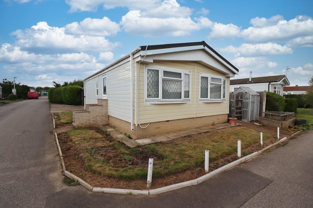 2-bed caravan on Stonecliff Park, Prebend Lane, Welton, £85,000