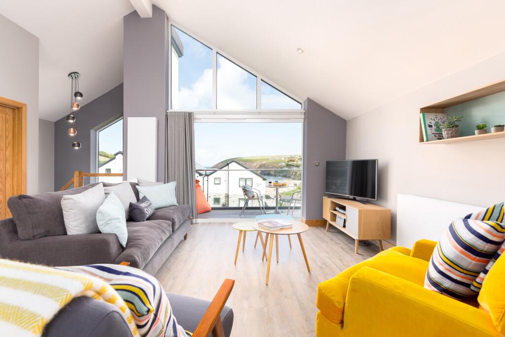 Mawgan Bay View, Mawgan Porth, TR8 - View 3