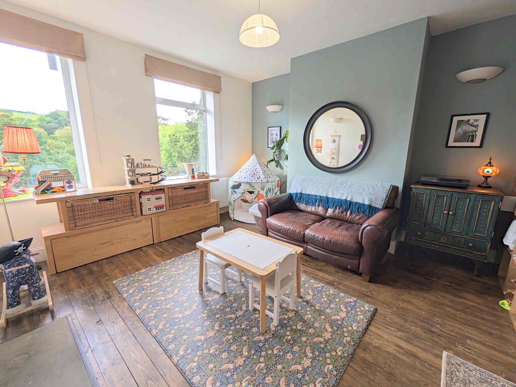 House in Halifax - View 3